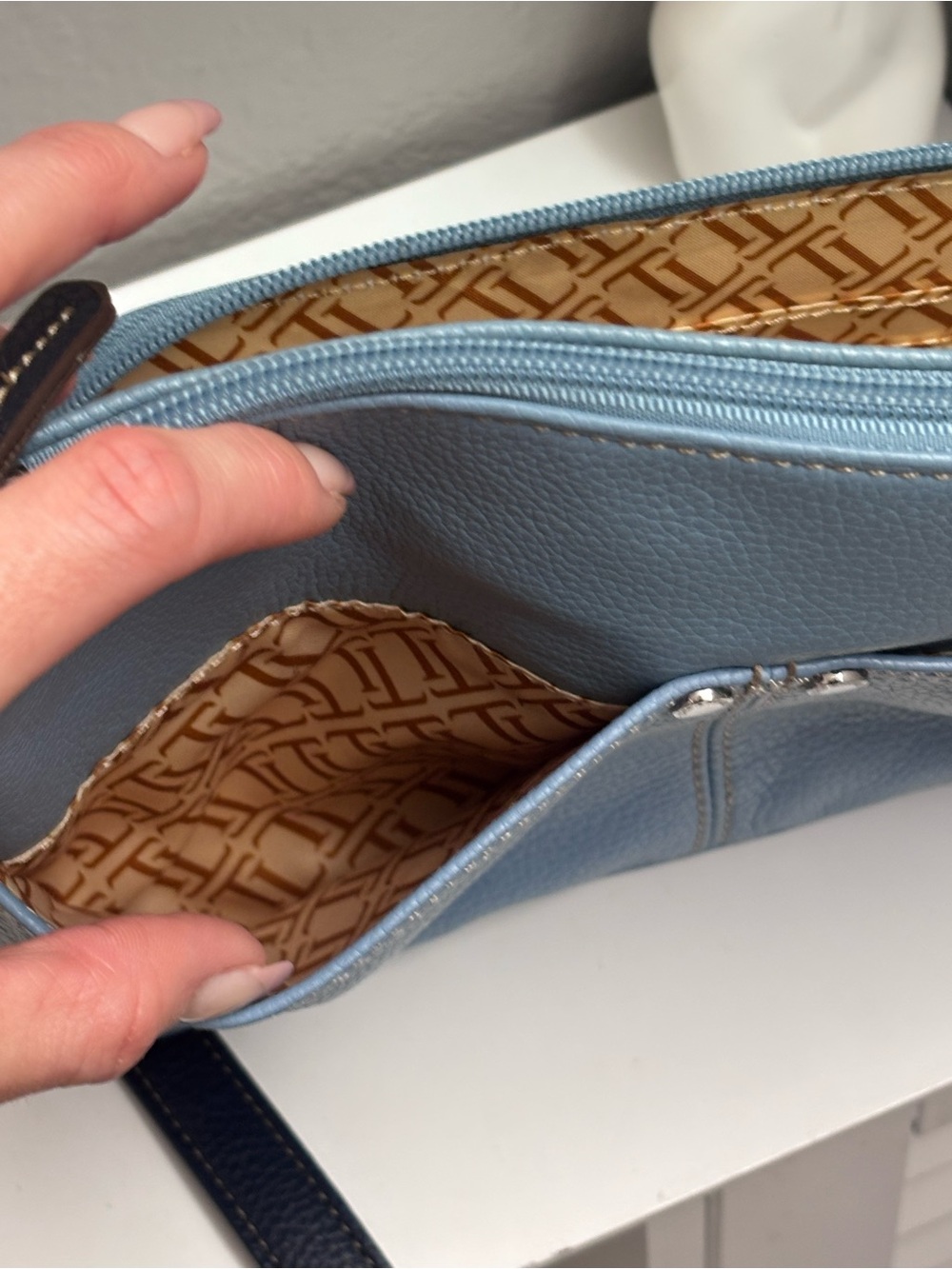 Tignanello NWOT Blue Genuine Leather Crossbody Bag + 2 Keychains - Picture 6 of 16